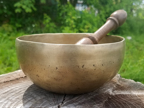 A 3rd Eye Chakra Tibetan Singing Bowl 6"