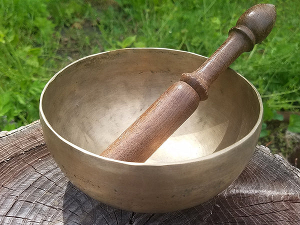 A 3rd Eye Chakra Tibetan Singing Bowl 6"