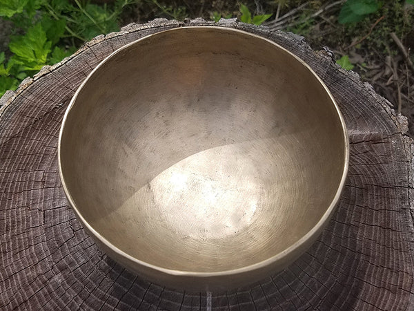 A 3rd Eye Chakra Tibetan Singing Bowl 6"